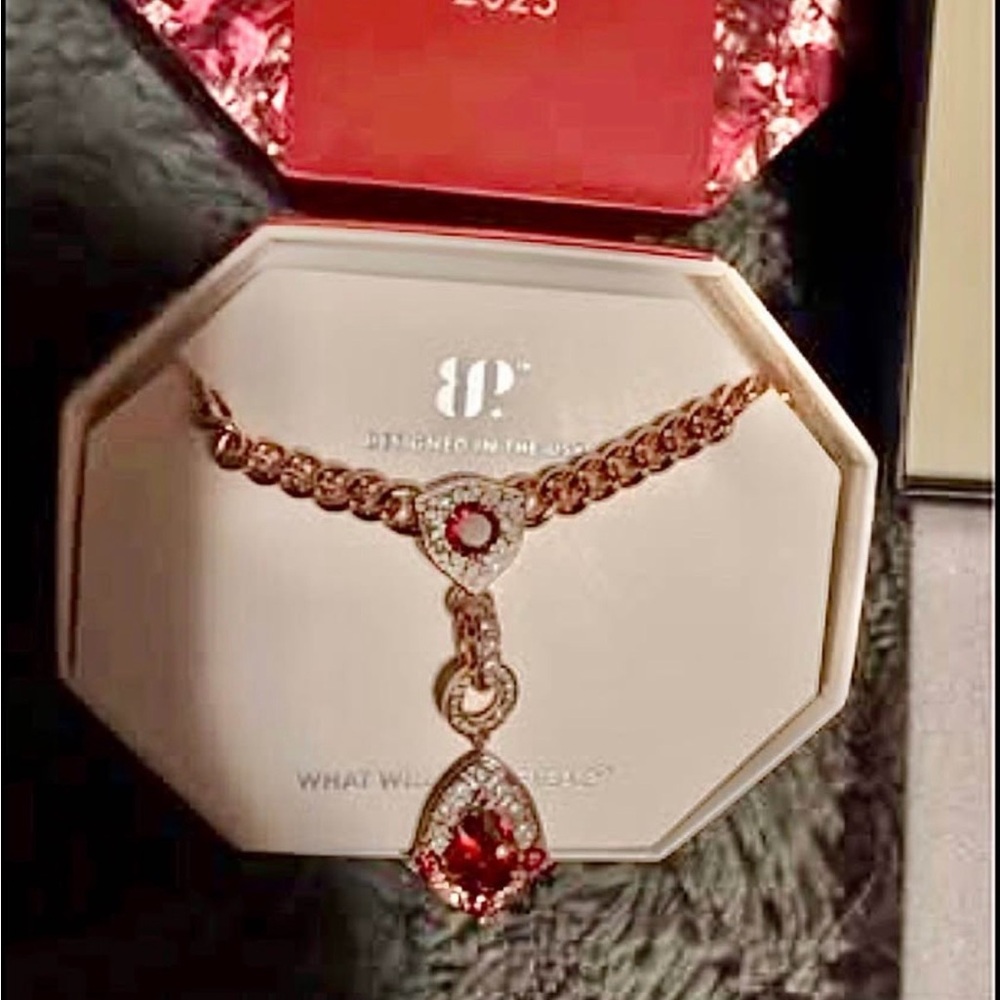 Elegant garnet and rose Gold Necklace